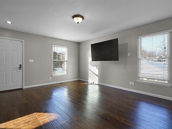 5th image of 9615 Tennyson Ave