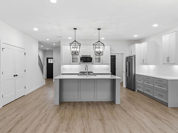 4th image of 317 Maple Street