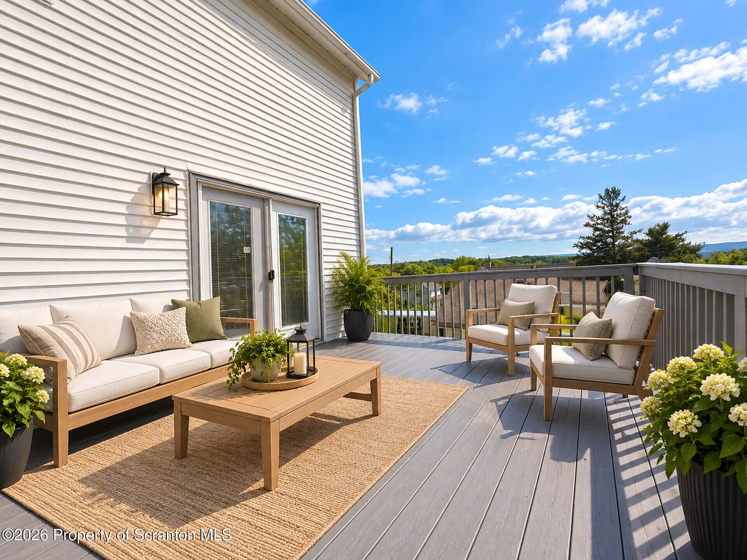 4 bed, 1.5 bath, 2200 sqft, $2,200 — Photo 3