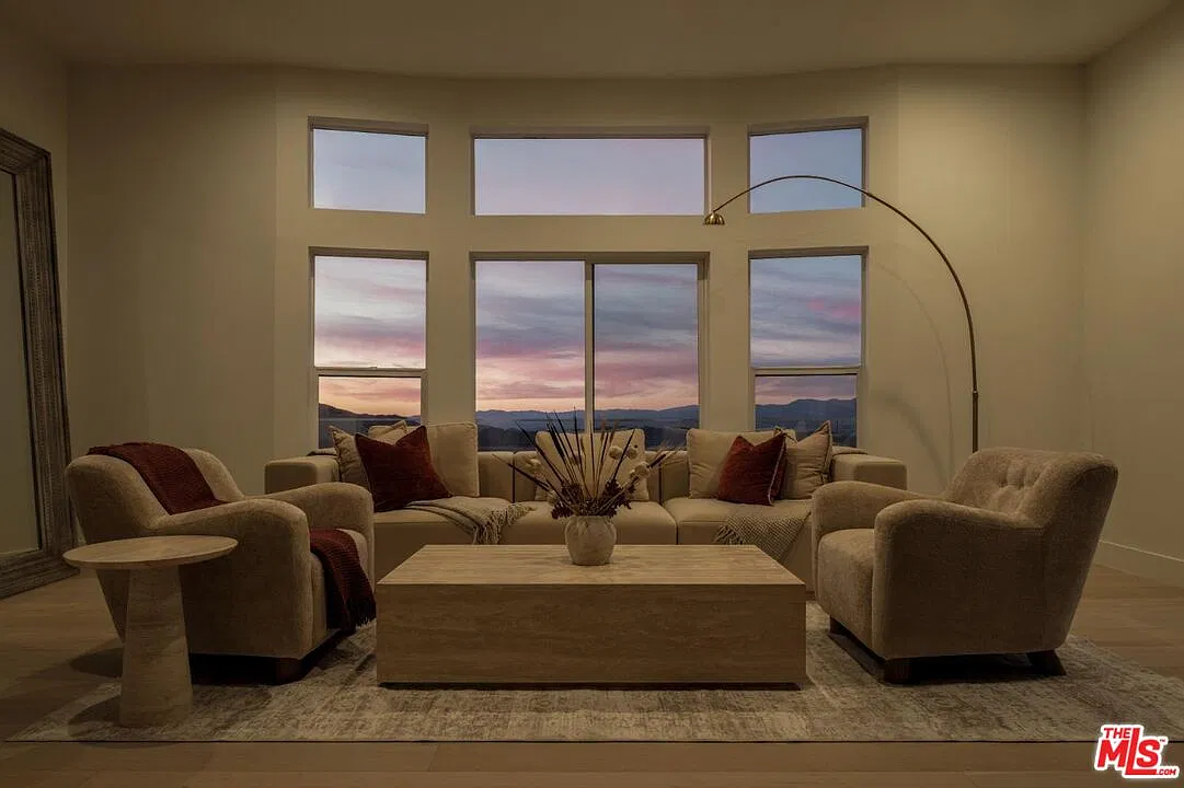5 bed, 4.0 bath, 5066 sqft, $25,000 — Photo 3
