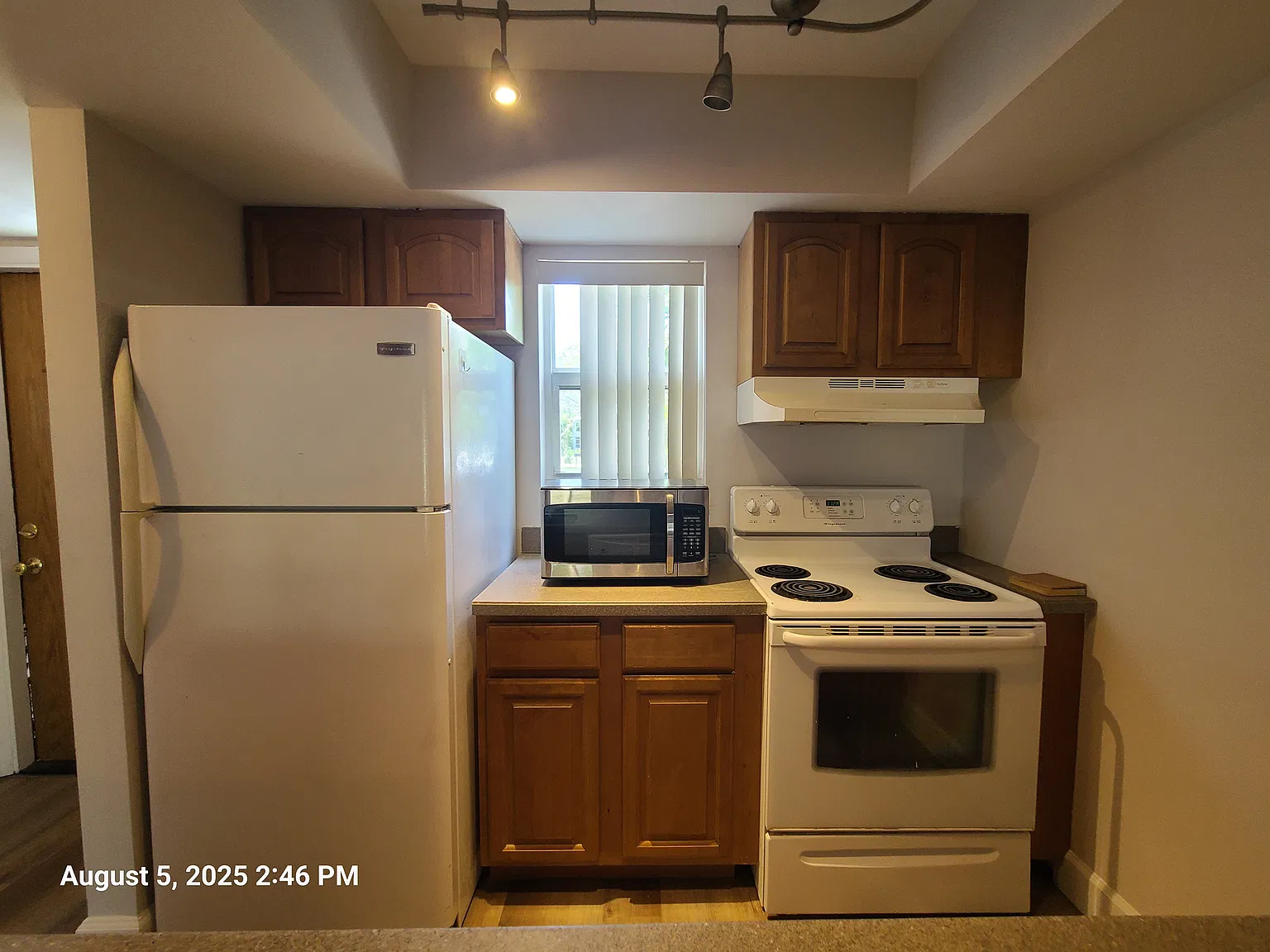 2 bed, 1000 sqft, $1,750 — Photo 4
