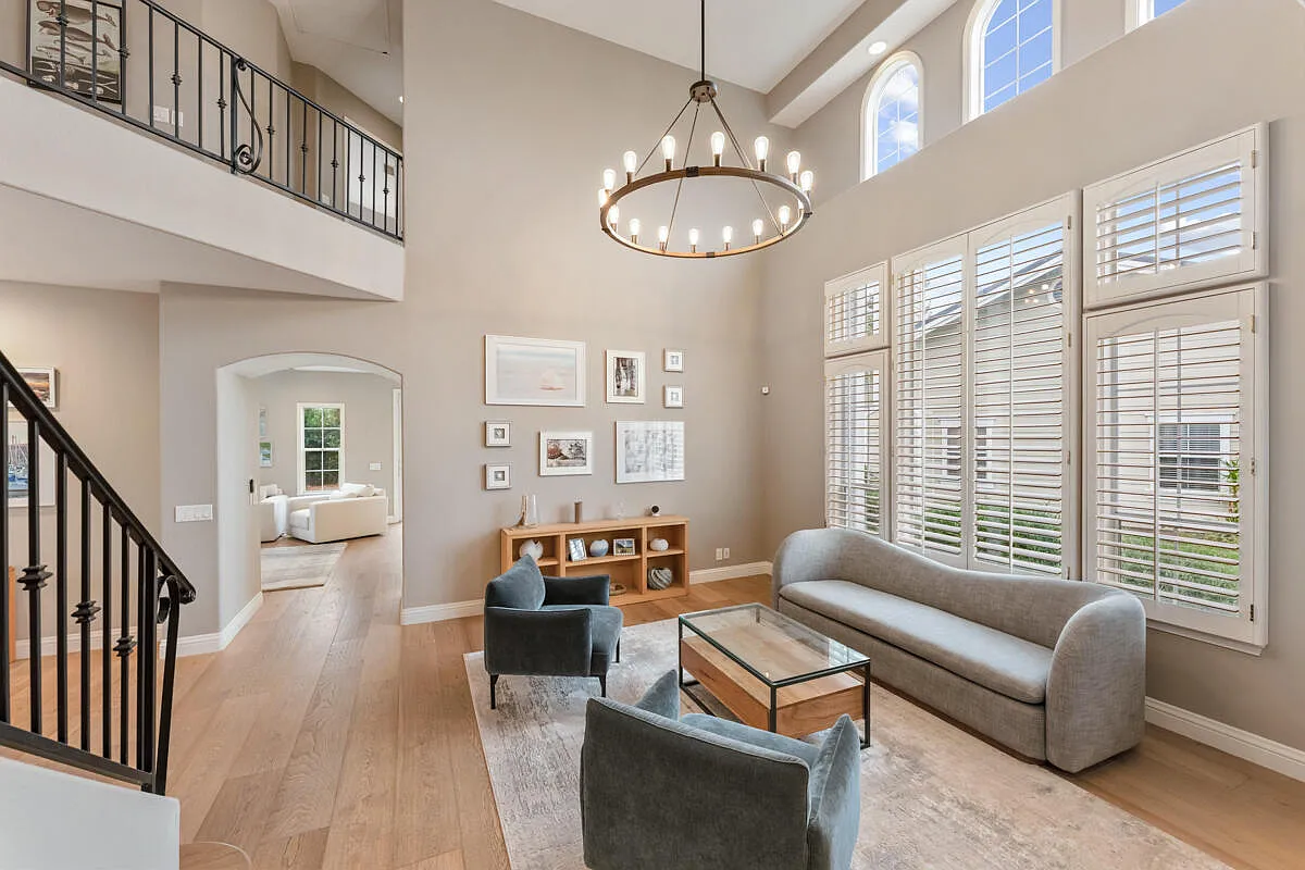 3 bed, 2.5 bath, 2474 sqft, $8,000 — Photo 3