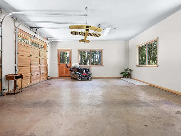 310 Wild Iris Ln — Photo 32