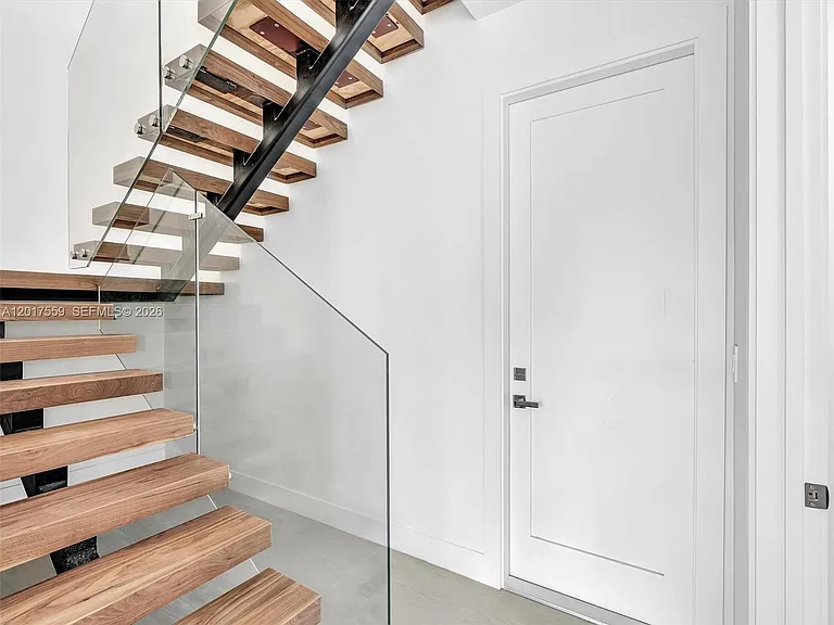 4640 SW 32nd Ave #D1 — Photo 35