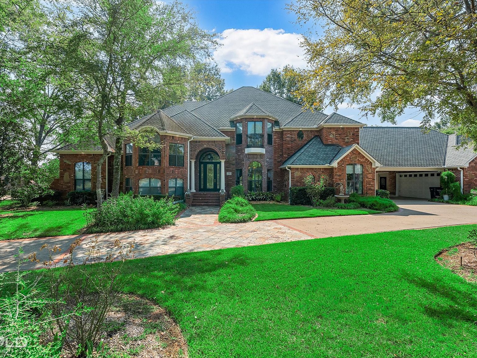 36 Golf Club Dr