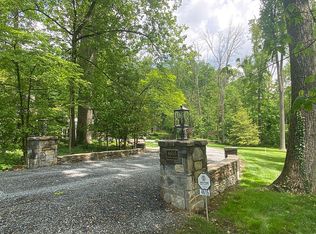 4615 Holly Rd, Rockville, MD 20853