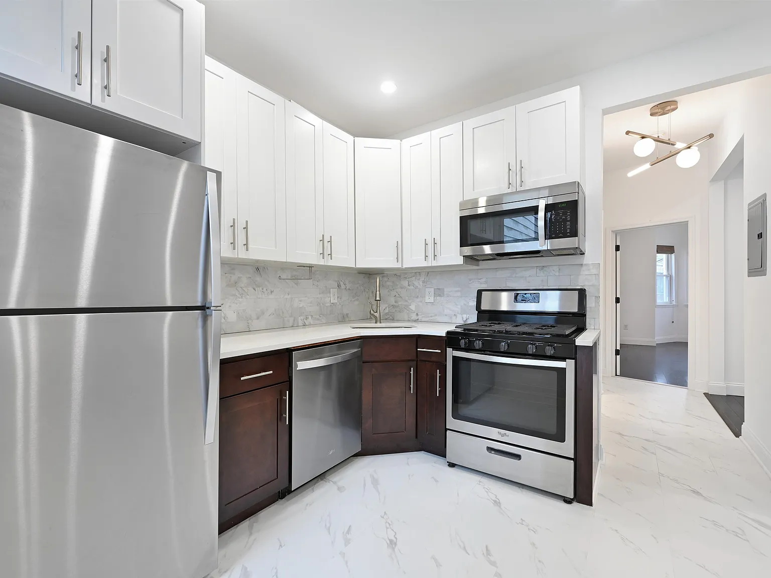 2 bed, 1.0 bath, 750 sqft, $2,350 — Photo 2