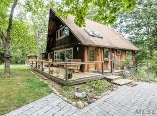 105 E Bartlett Rd, Middle Island, NY 11953