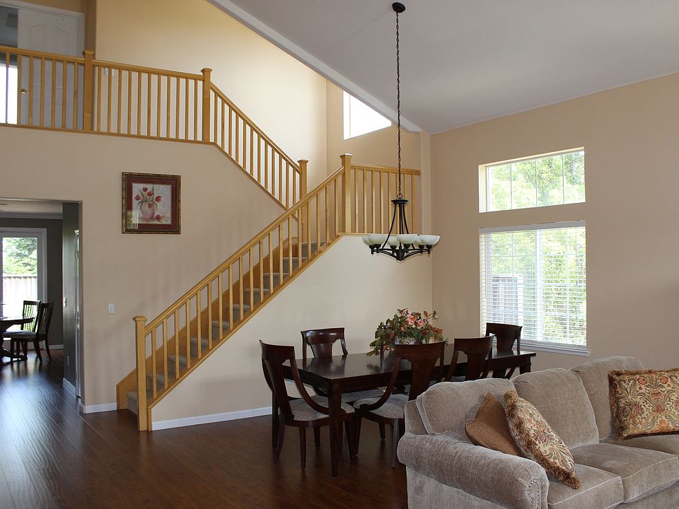 2nd image of 700 Pradera Way