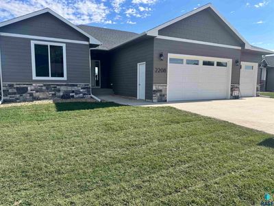 2208 S Saddle Ridge Dr, Sioux Falls, SD, 57110