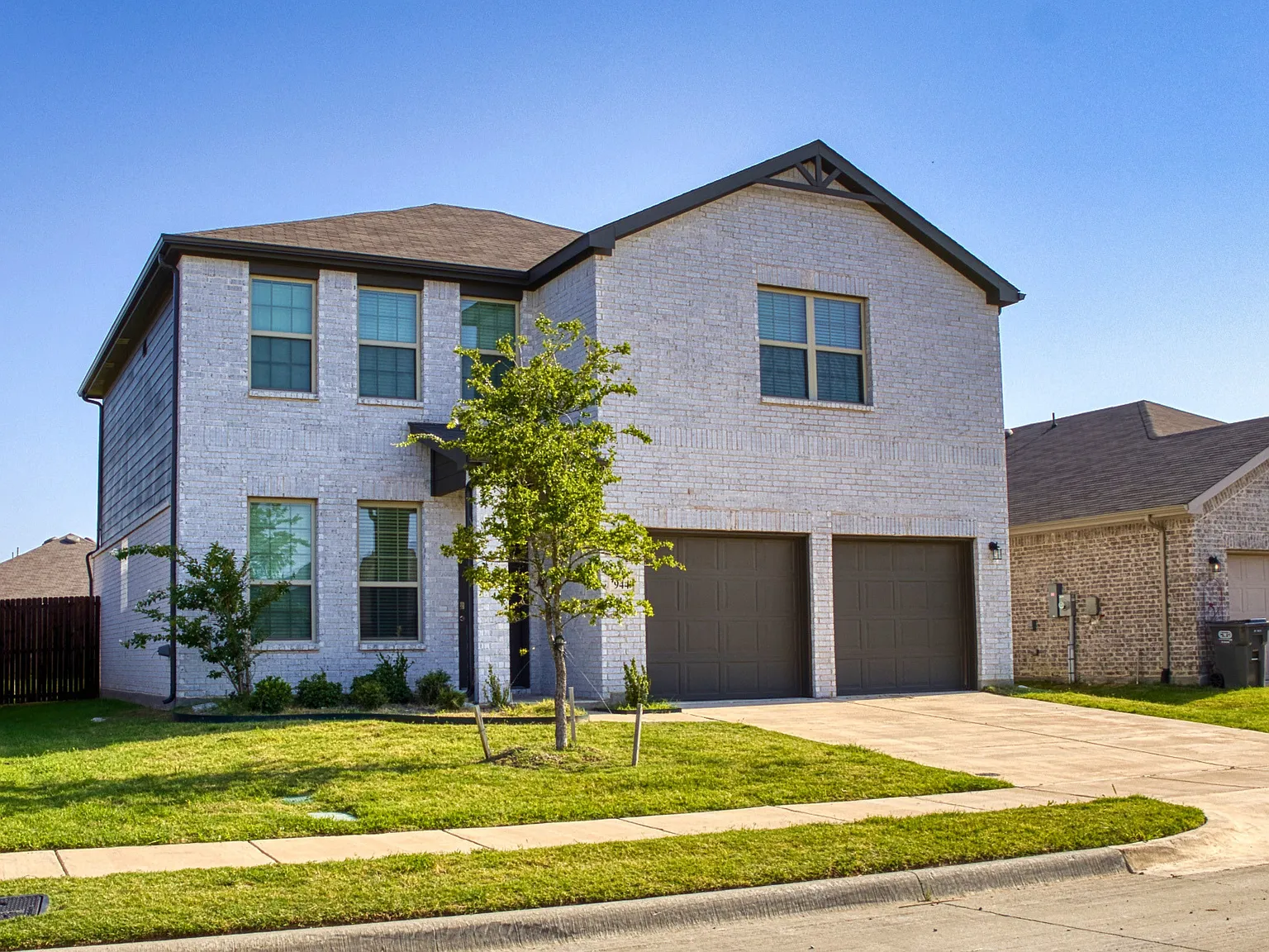 3 bed, 2.5 bath, 2223 sqft, $2,375 — Photo 2