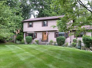 7 Saddleridge Rd, New Fairfield, CT 06812