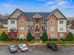 7025 Hanesbrook Cir APT 301, Clemmons, NC 27012