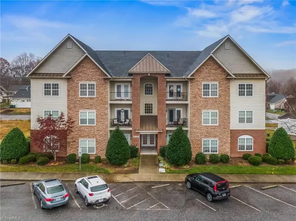 7025 Hanesbrook Cir APT 301, Clemmons, NC 27012