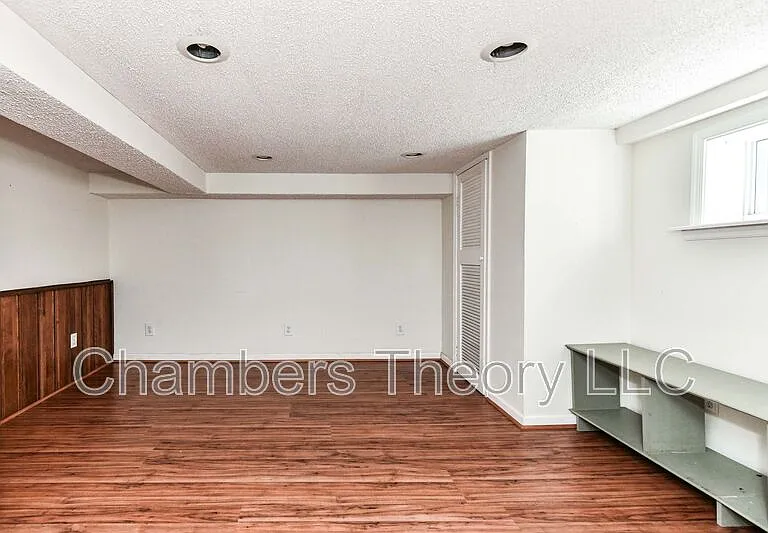 419 S Barton St — Photo 14