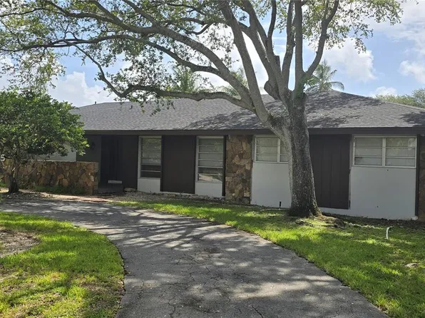 14285 SW 72nd Ct, Palmetto Bay, FL 33158