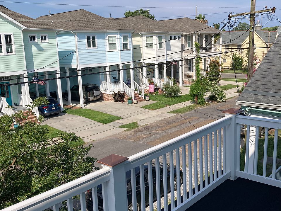 Balcony (right view)