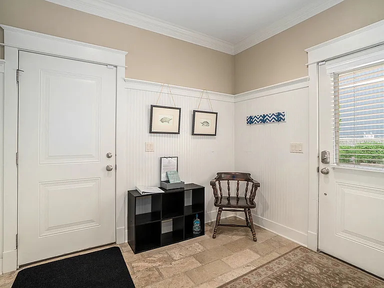 27 Howard Ave — Photo 8