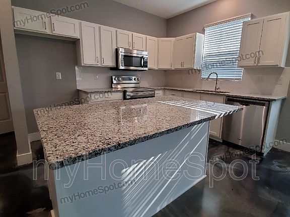 5th image of 9822 Utopia Dr #C