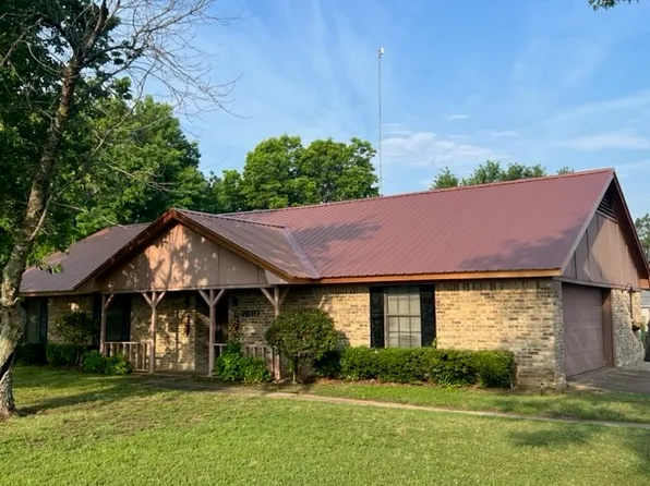 2610 41st St SE, Paris, TX 75462