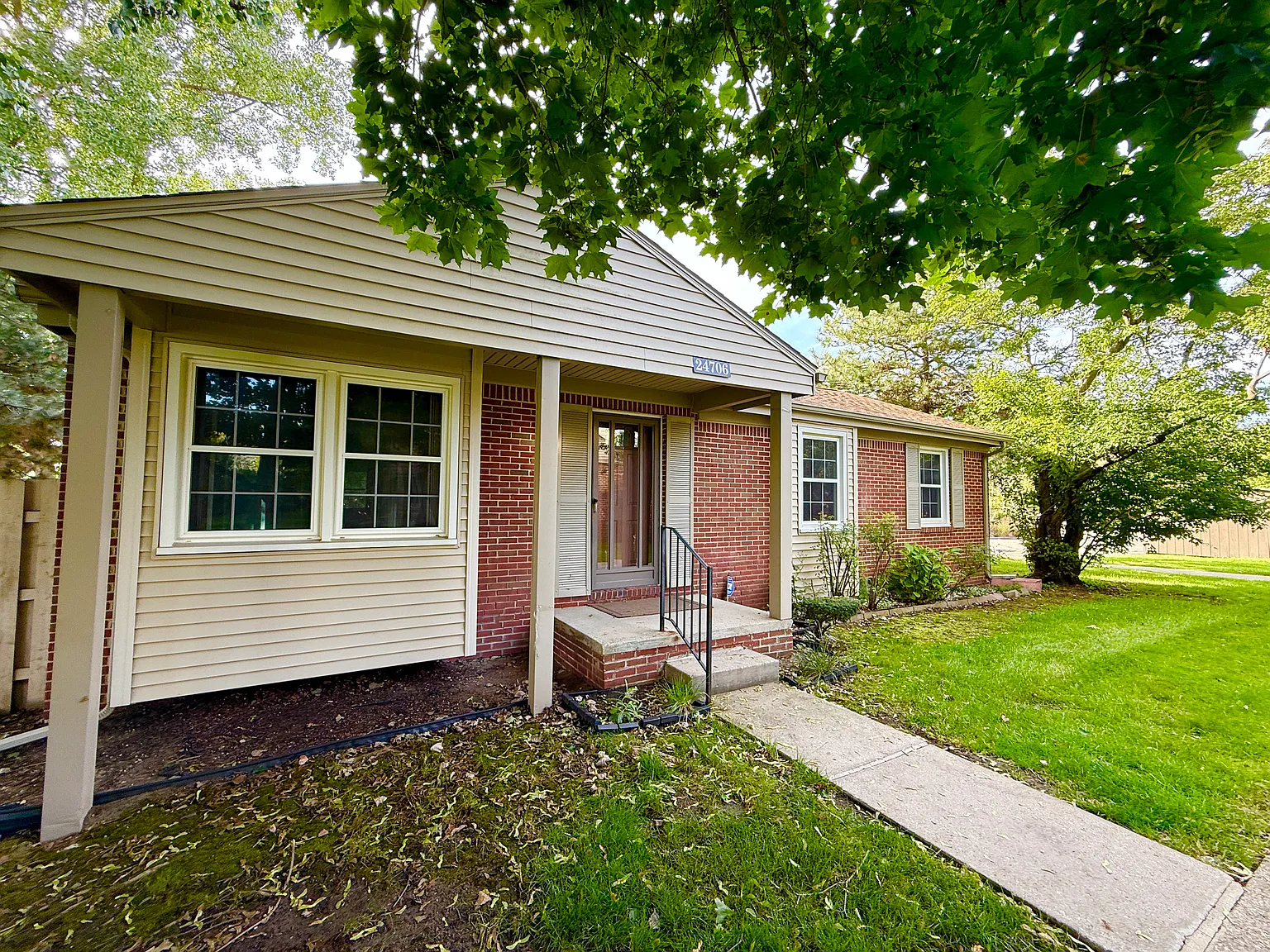 3 bed, 2050 sqft, $1,800 — Photo 2