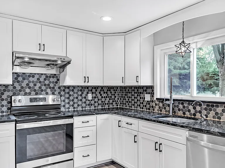 31 Park Cir — Photo 24