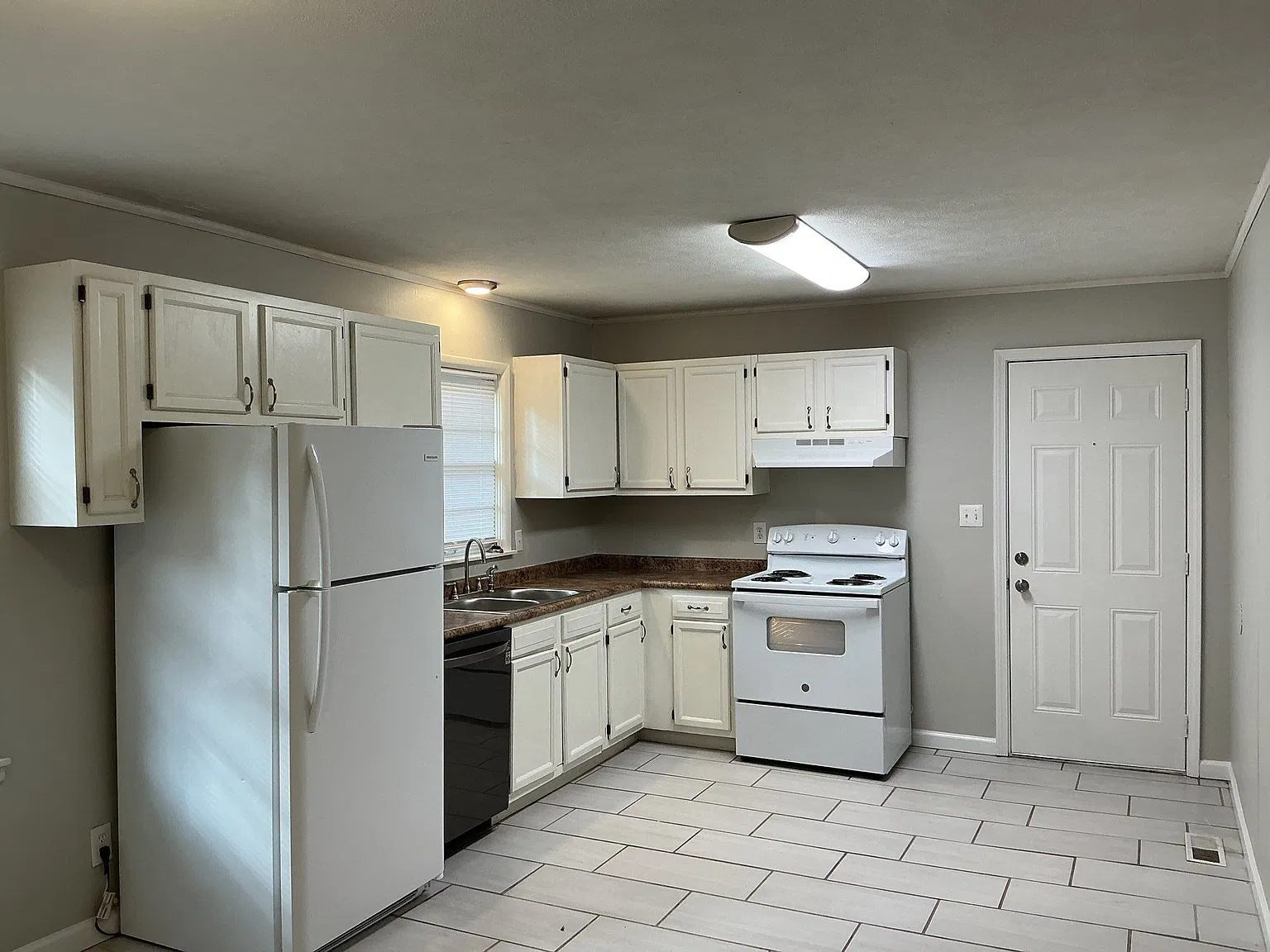3 bed, 1192 sqft, $1,500 — Photo 2