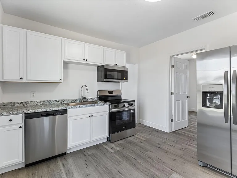 255 Foothill Rd — Photo 6