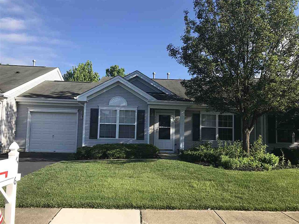 1st image of 666 Chancery Ln #31
