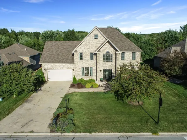 10635 Erie Dr, Winfield, IN 46307