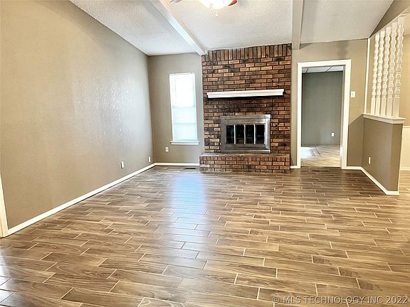 4th image of 242 S 183rd East Ave