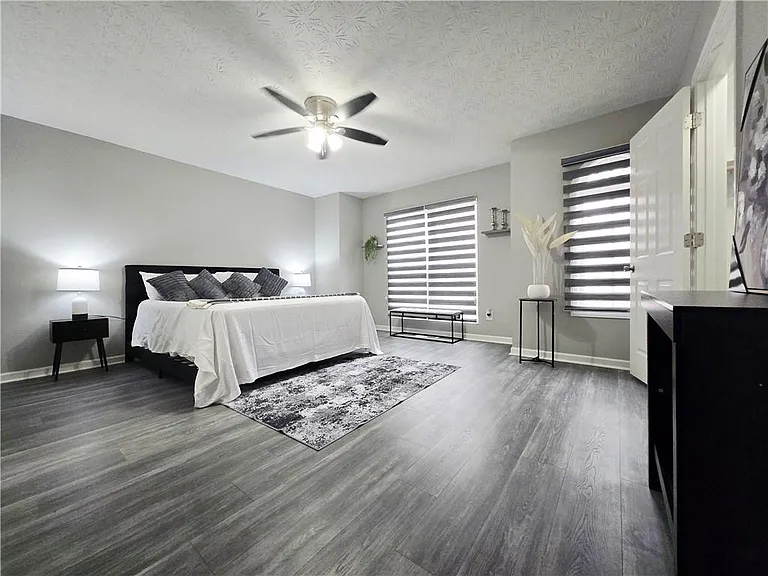 2430 Piering Dr — Photo 2
