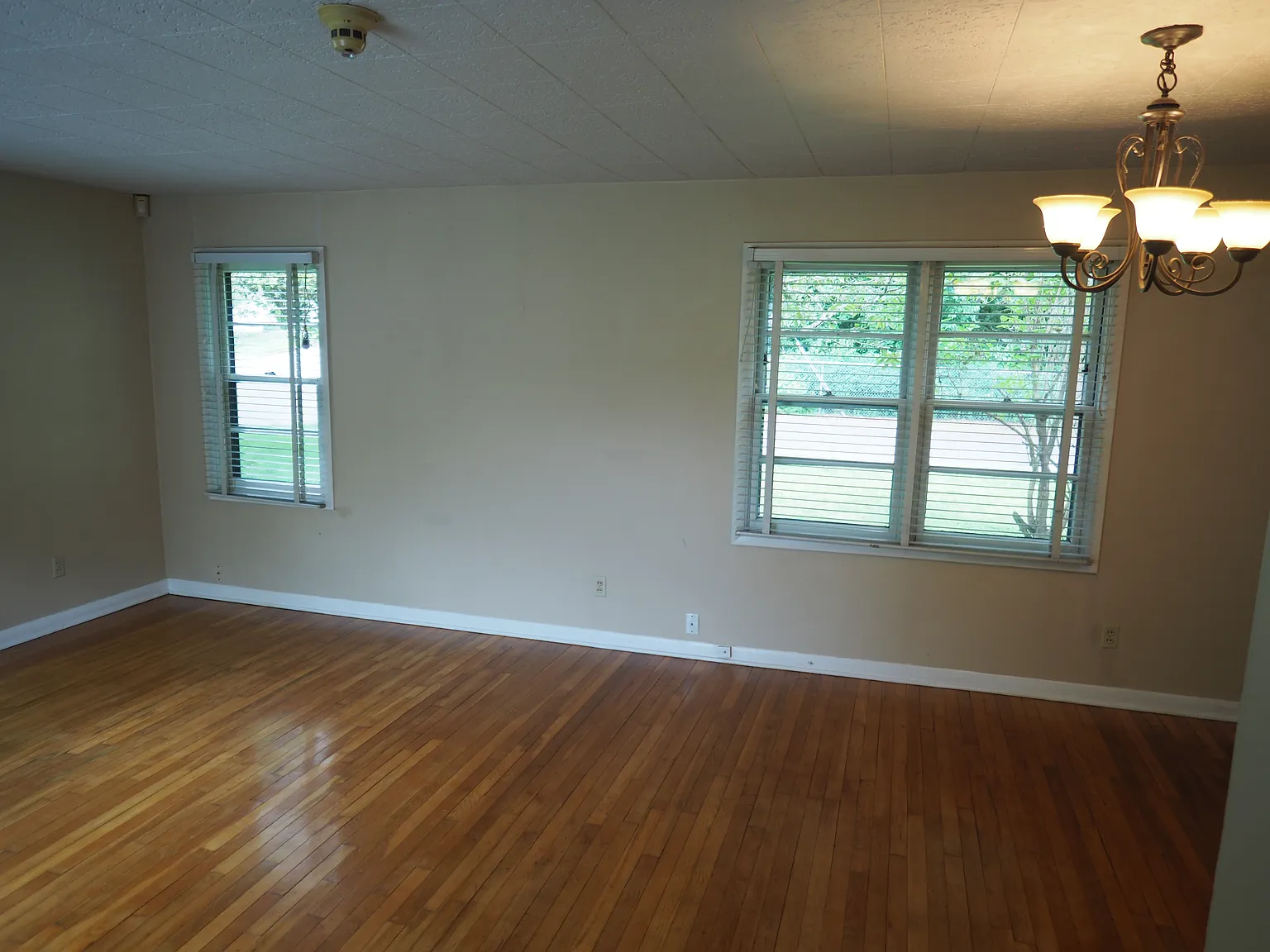 2 bed, 1050 sqft, $2,000 — Photo 4