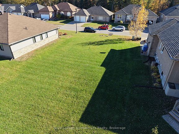 1134 Premier Rd #4, North Bay, ON P1A 2J4 | MLS #X14111386 | Zillow