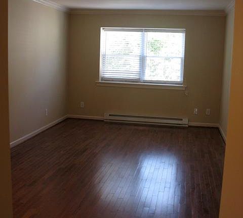 5th image of 125 Forest Ave
