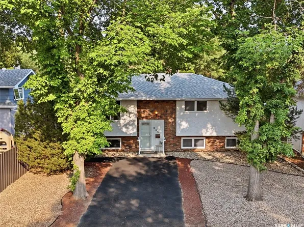 843 N McIntosh STREET, Regina, SK S4R 6H1