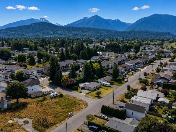 7194 Rochester Ave, Chilliwack, BC V2R 2P3