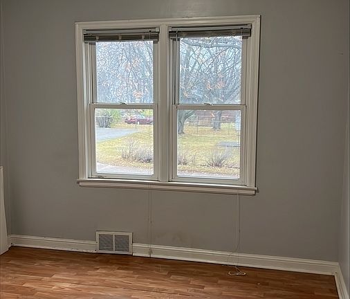 3rd image of 2421 Glenwood Ave