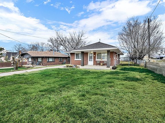 3rd image of 52 W 2000 N