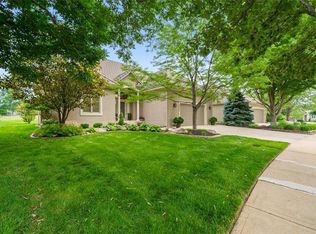 9917 Fountain Cir, Lenexa, KS 66220