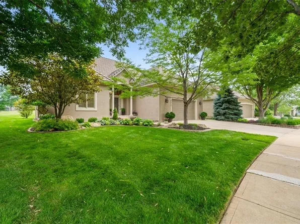 9917 Fountain Cir, Lenexa, KS 66220