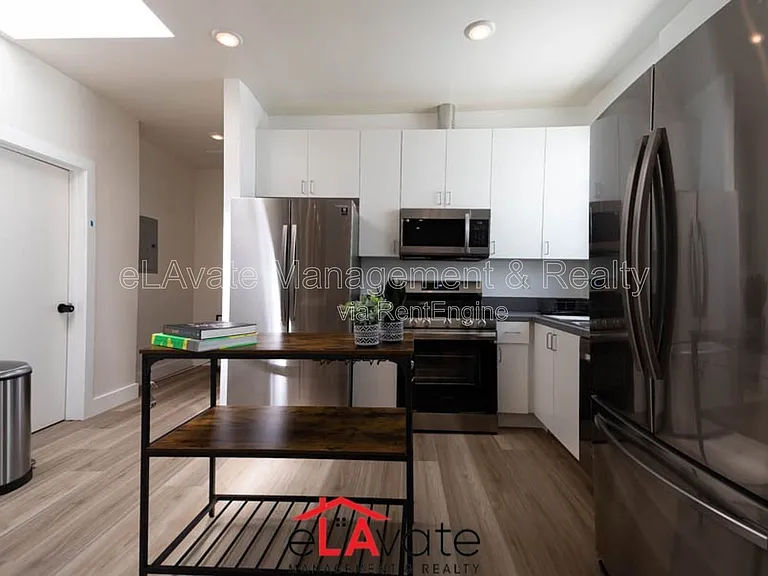 564 N Virgil Ave #560 — Photo 5