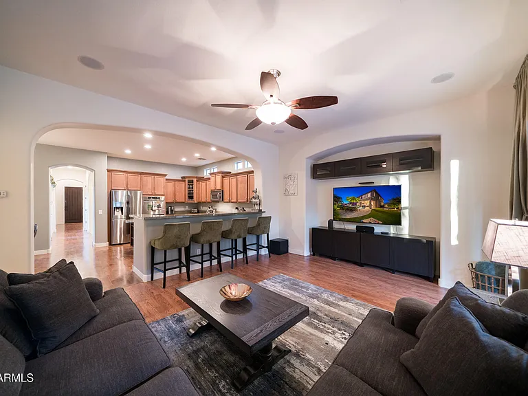 2681 E Hampton Ln — Photo 20