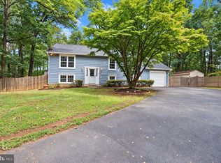 1412 Bayshire Ln, Herndon, VA 20170