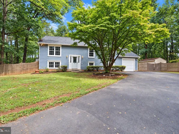 1412 Bayshire Ln, Herndon, VA 20170