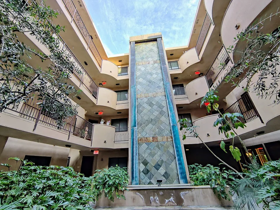 Building Photo 4