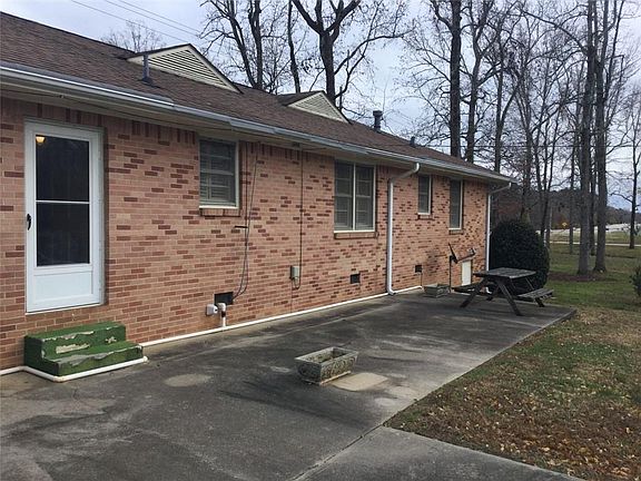 4th image of 3685 Loganville Hwy