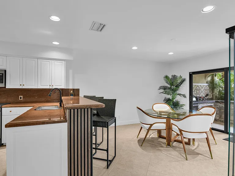 753 Villa Portofino Cir — Photo 18