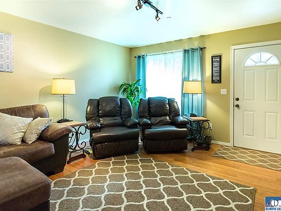 2nd image of 2419 Arbutus St