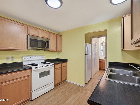 3rd image of 1116 E CINNABAR Avenue